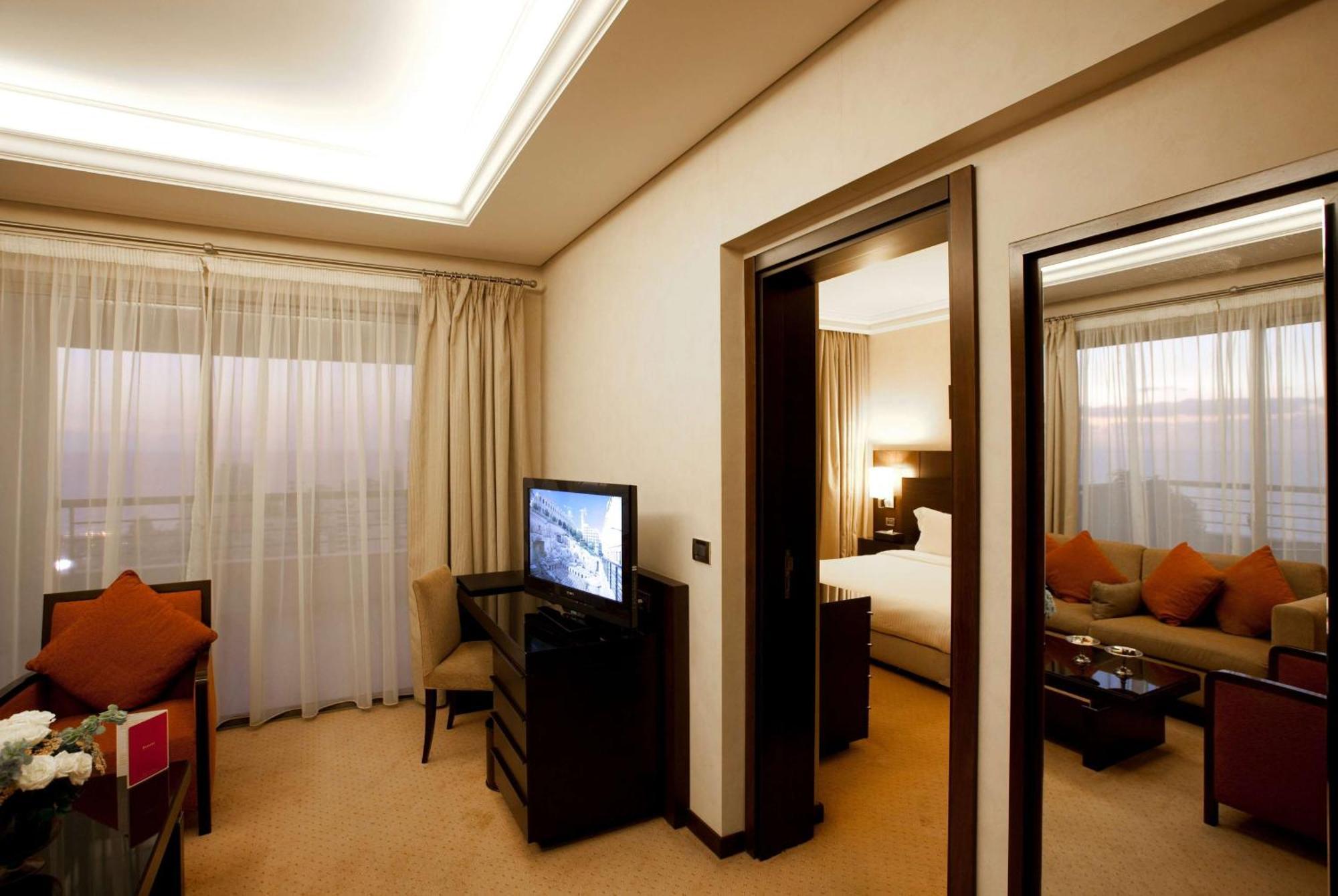 Ramada Plaza By Wyndham Beirut Raouche Hotell Eksteriør bilde