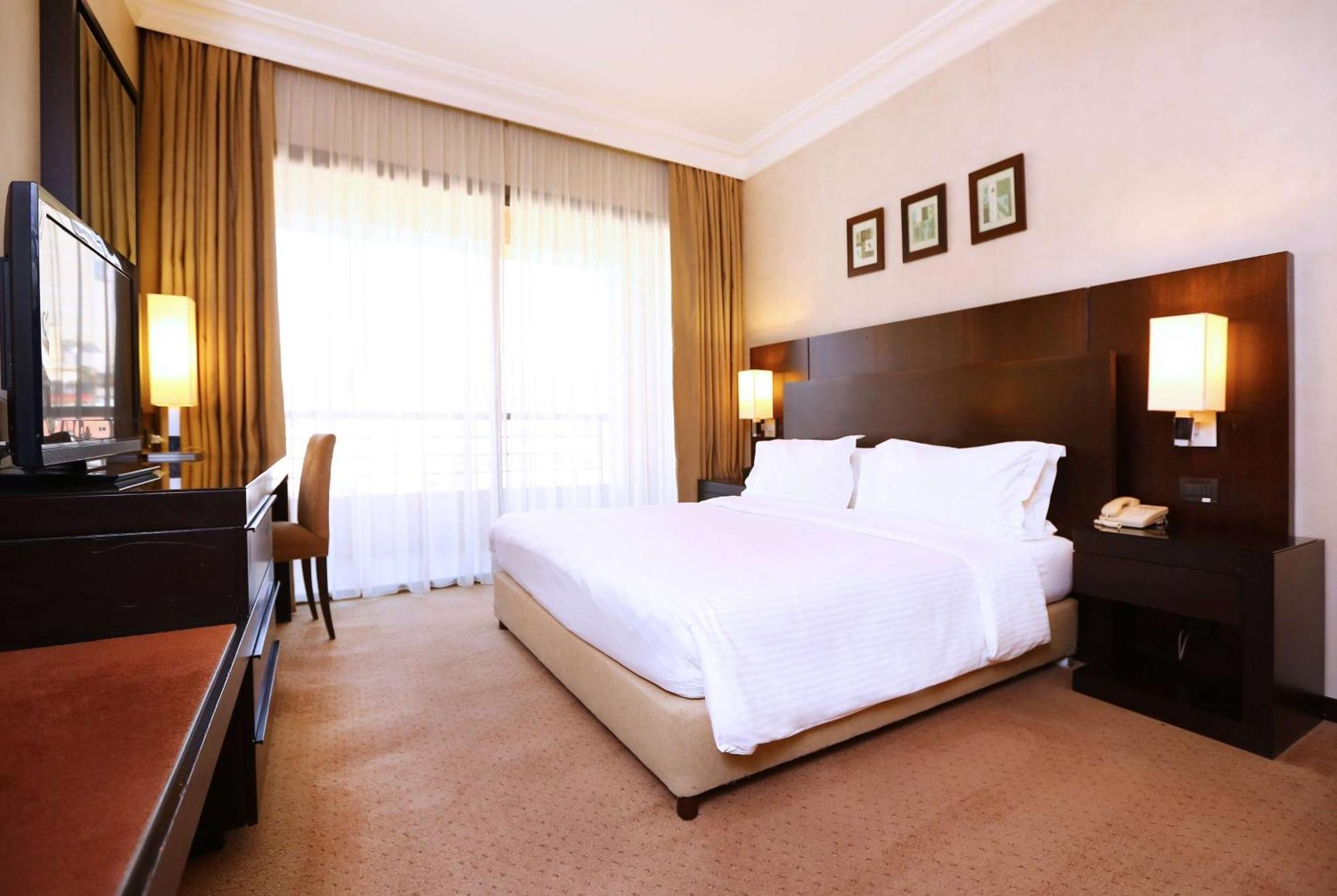 Ramada Plaza By Wyndham Beirut Raouche Hotell Eksteriør bilde