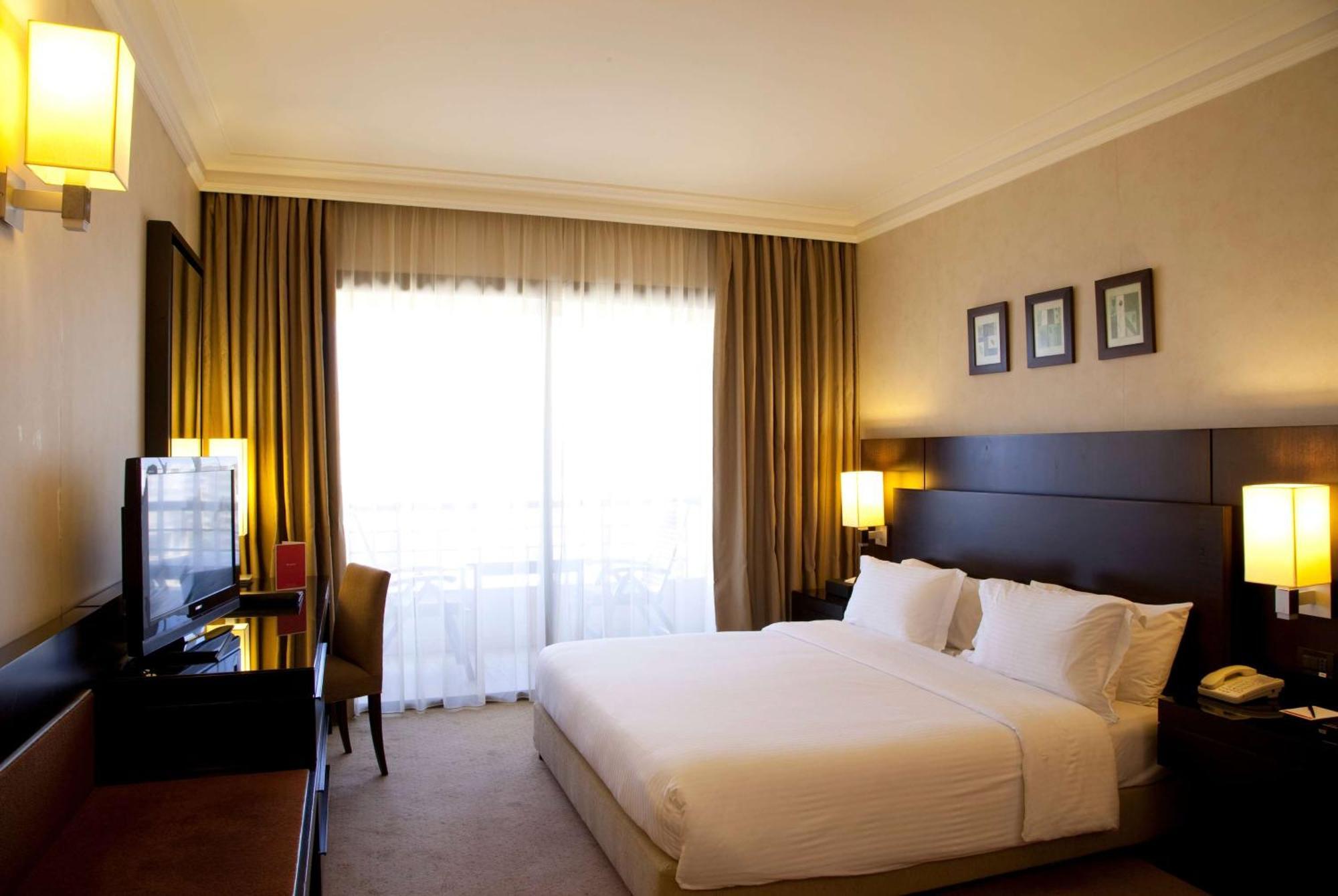 Ramada Plaza By Wyndham Beirut Raouche Hotell Eksteriør bilde