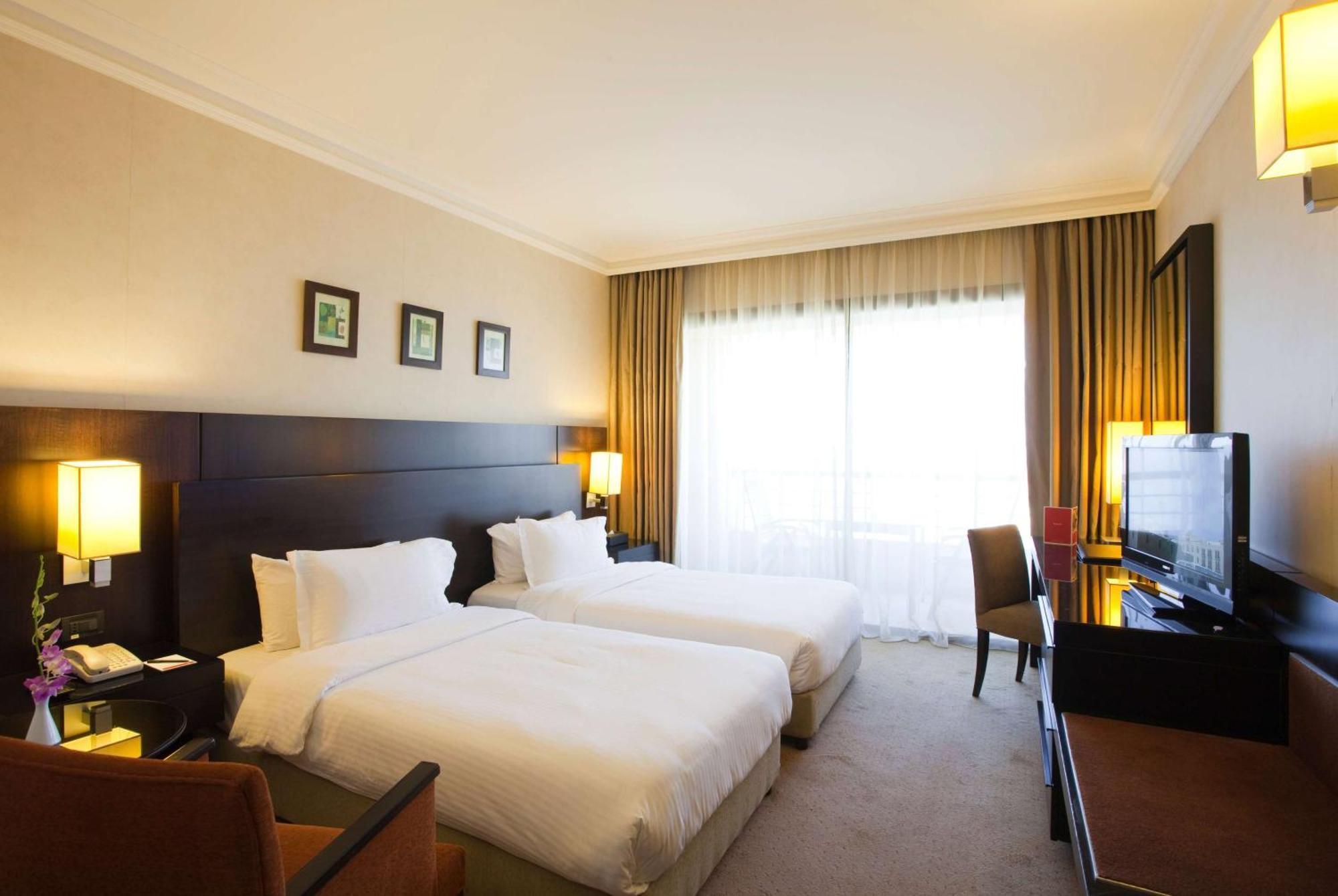 Ramada Plaza By Wyndham Beirut Raouche Hotell Eksteriør bilde