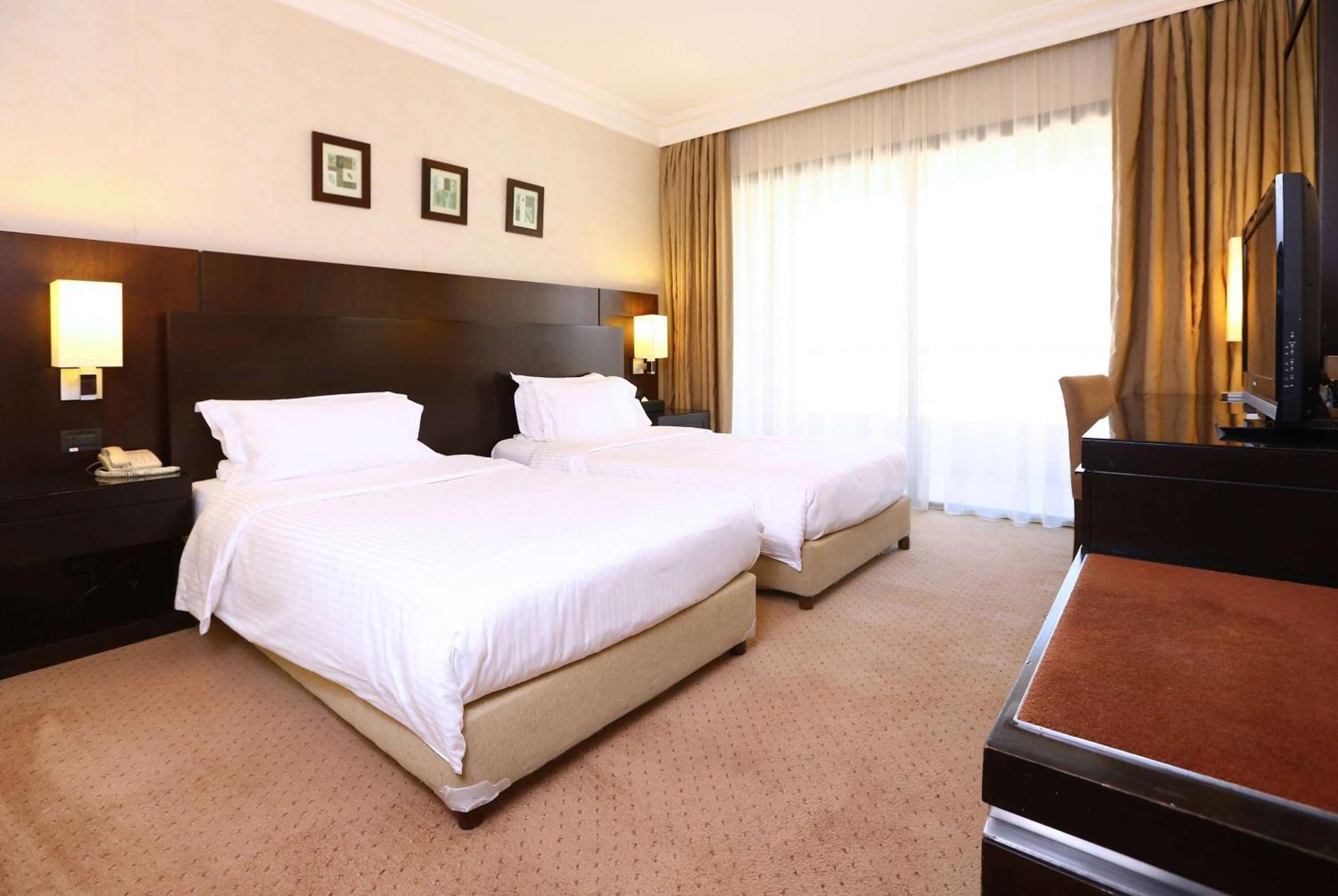 Ramada Plaza By Wyndham Beirut Raouche Hotell Eksteriør bilde