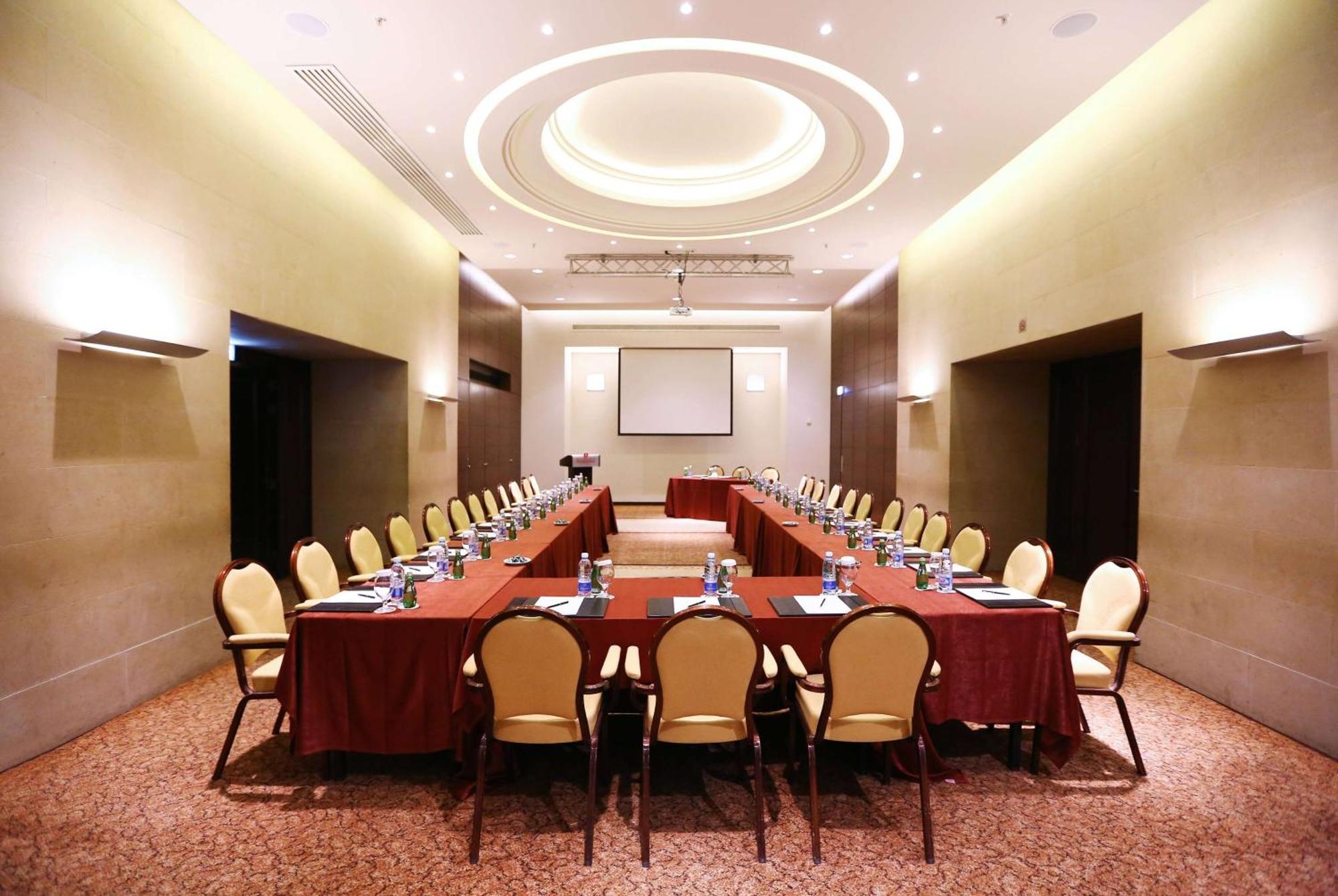 Ramada Plaza By Wyndham Beirut Raouche Hotell Eksteriør bilde