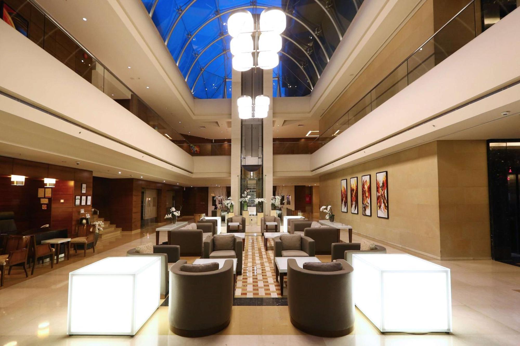 Ramada Plaza By Wyndham Beirut Raouche Hotell Eksteriør bilde