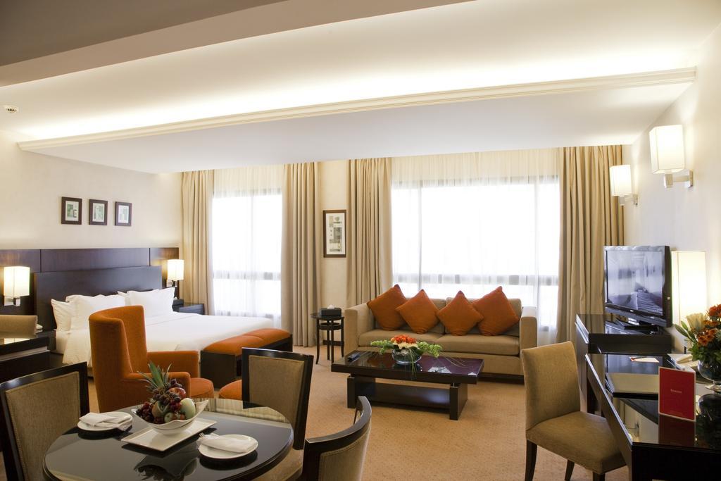 Ramada Plaza By Wyndham Beirut Raouche Hotell Rom bilde
