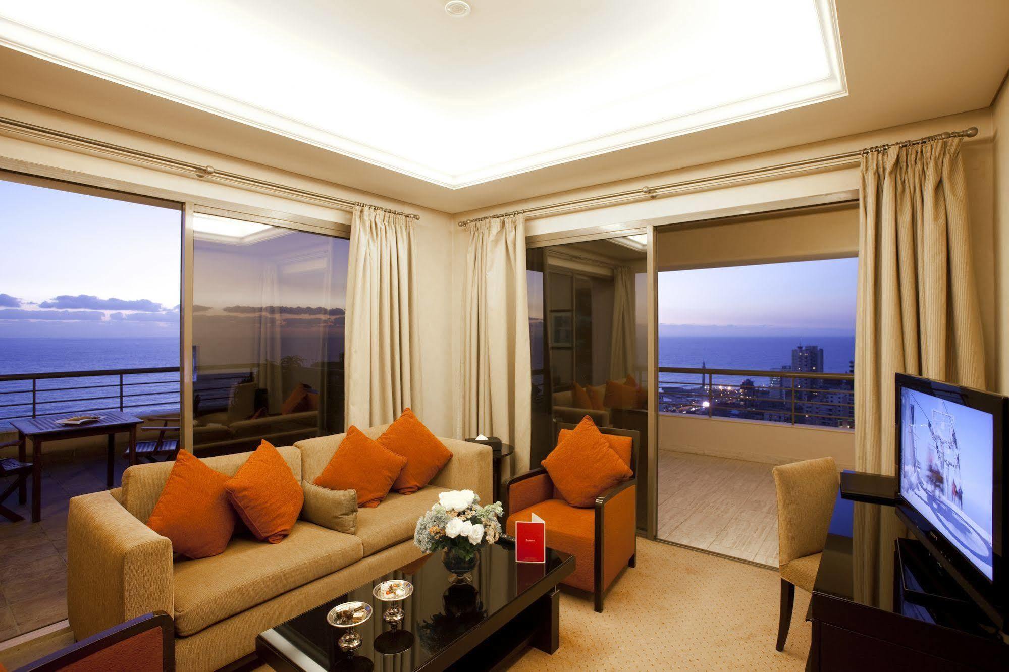 Ramada Plaza By Wyndham Beirut Raouche Hotell Eksteriør bilde