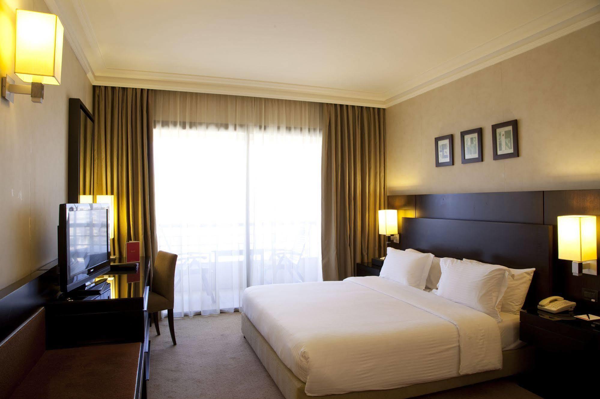 Ramada Plaza By Wyndham Beirut Raouche Hotell Eksteriør bilde