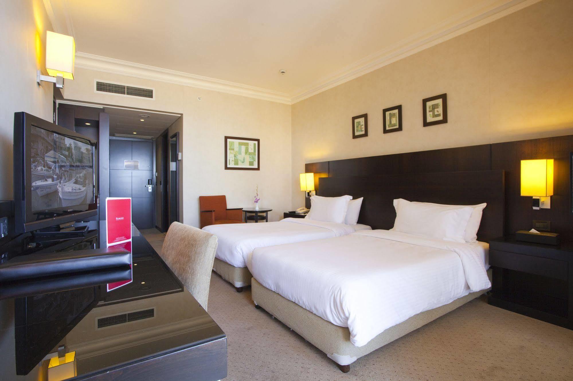Ramada Plaza By Wyndham Beirut Raouche Hotell Eksteriør bilde