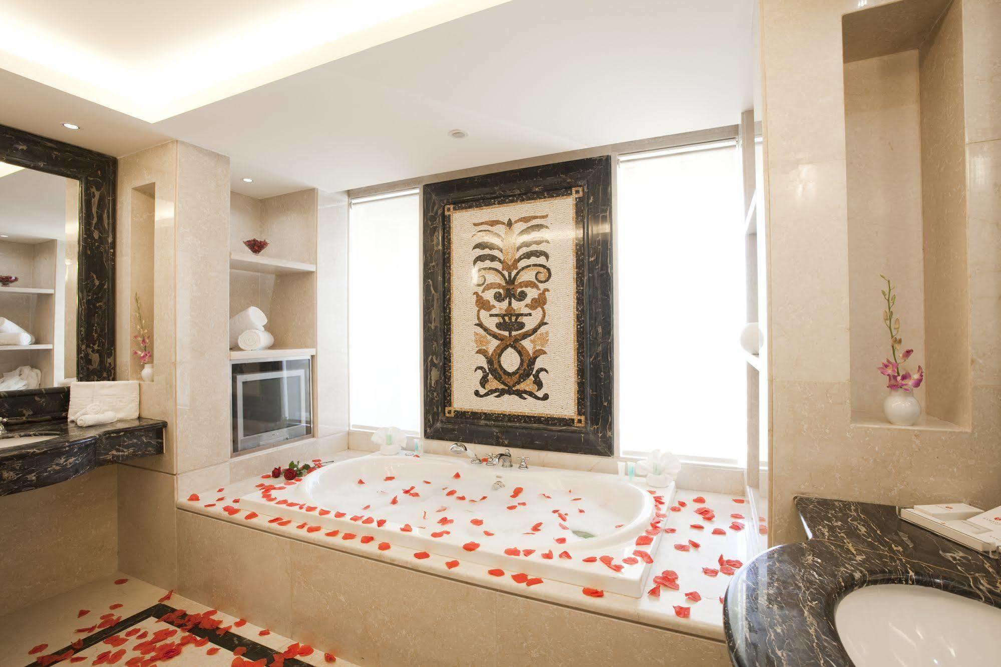 Ramada Plaza By Wyndham Beirut Raouche Hotell Eksteriør bilde
