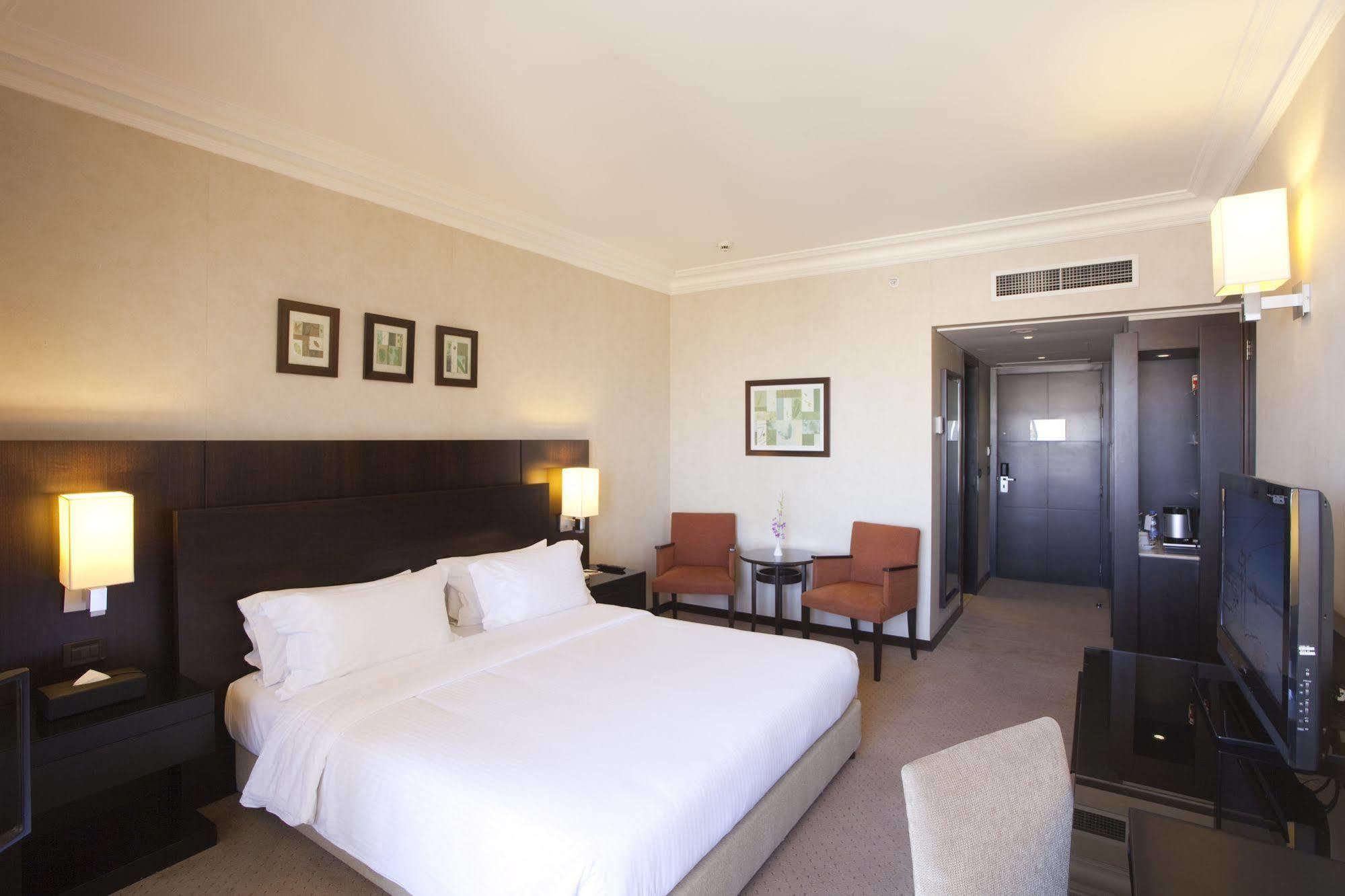 Ramada Plaza By Wyndham Beirut Raouche Hotell Eksteriør bilde