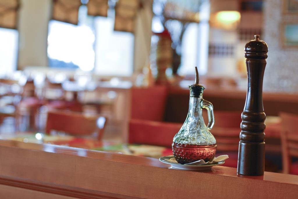 Ramada Plaza By Wyndham Beirut Raouche Hotell Eksteriør bilde