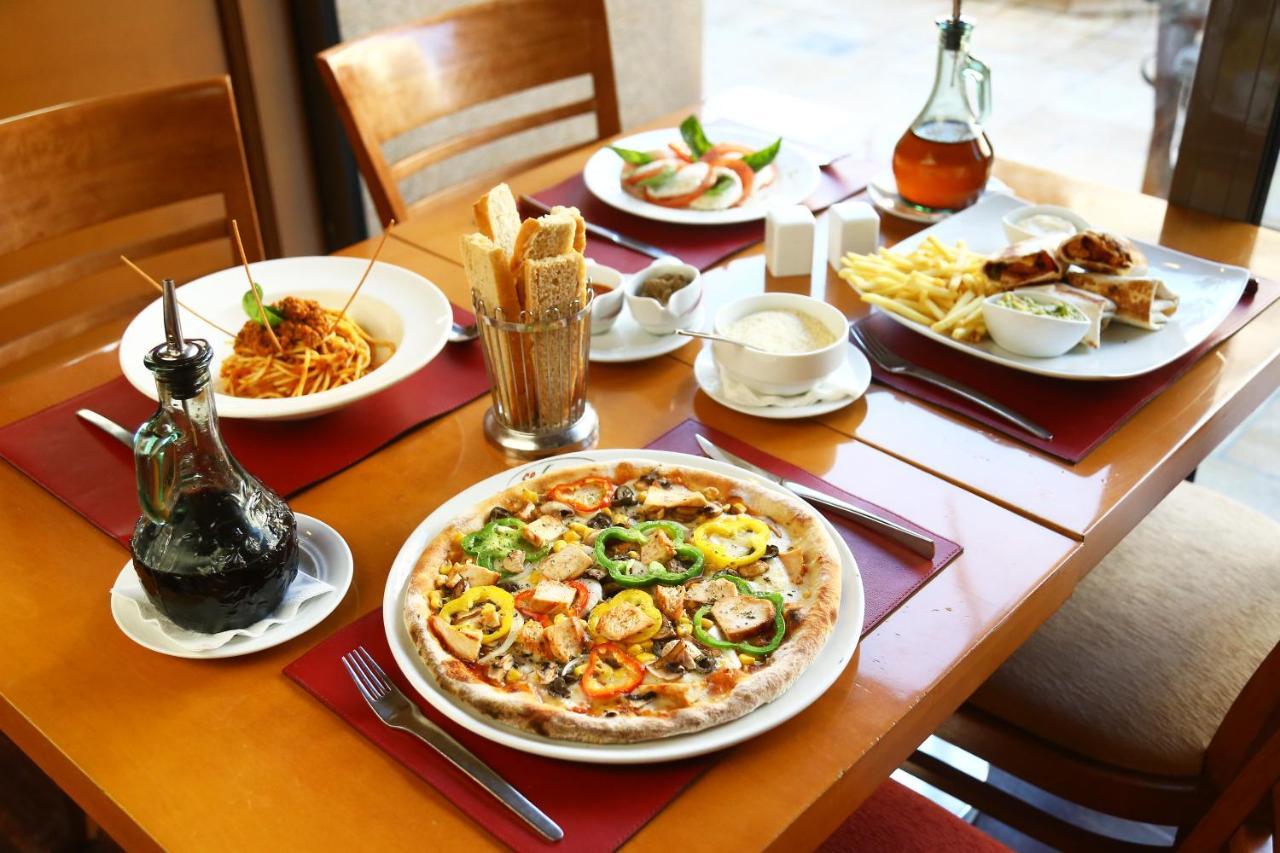 Ramada Plaza By Wyndham Beirut Raouche Hotell Eksteriør bilde