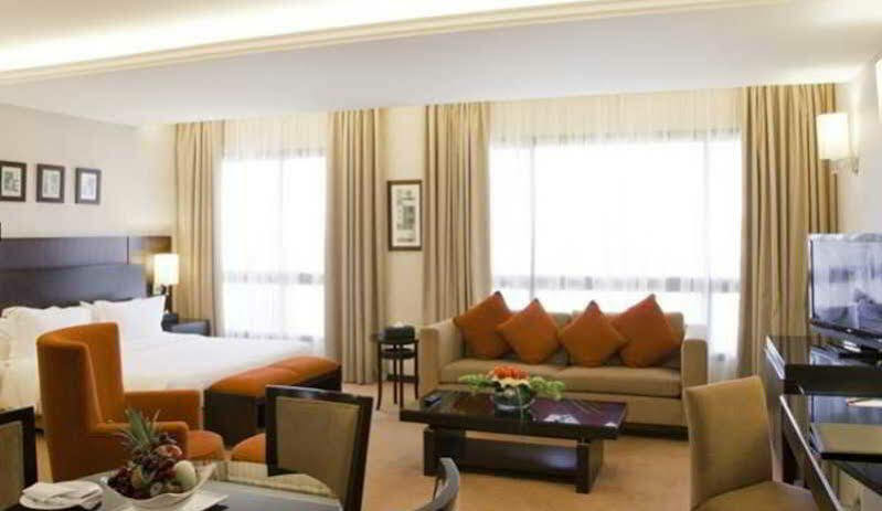 Ramada Plaza By Wyndham Beirut Raouche Hotell Eksteriør bilde
